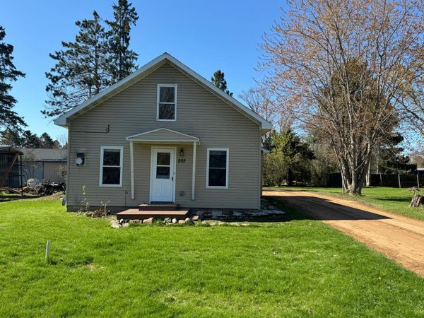 202 1st Street NW, Hinckley, MN 55037
