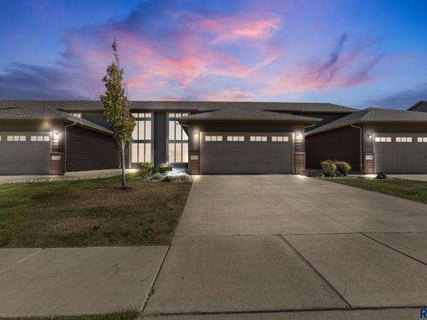 5704 S Woodlily Ave, Sioux Falls, SD 57108