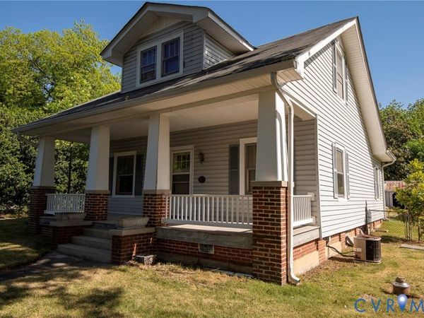 211 Dinwiddie Avenue , Blackstone, VA 23824