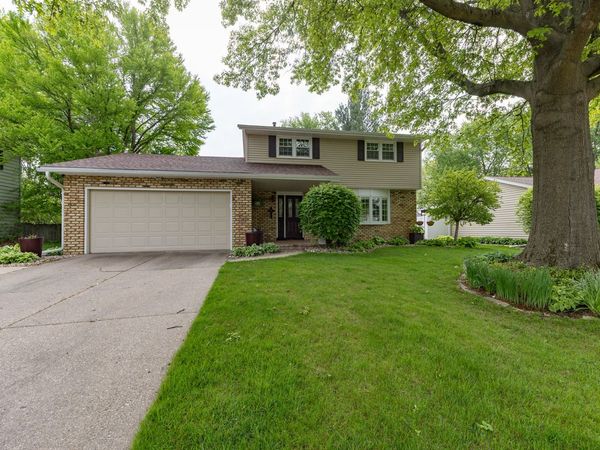 3805 Kenwood Avenue, Davenport, IA 52807