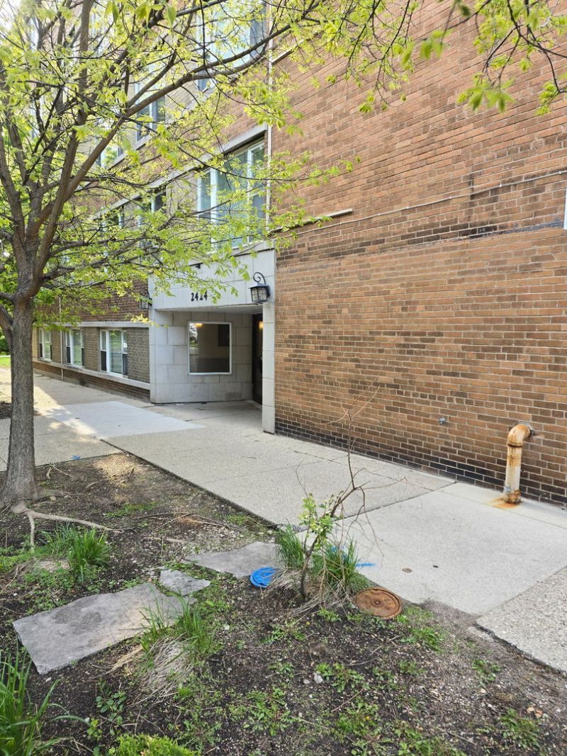 2424 W Estes Avenue, Unit 5D, Chicago, IL 60645 Main Photo