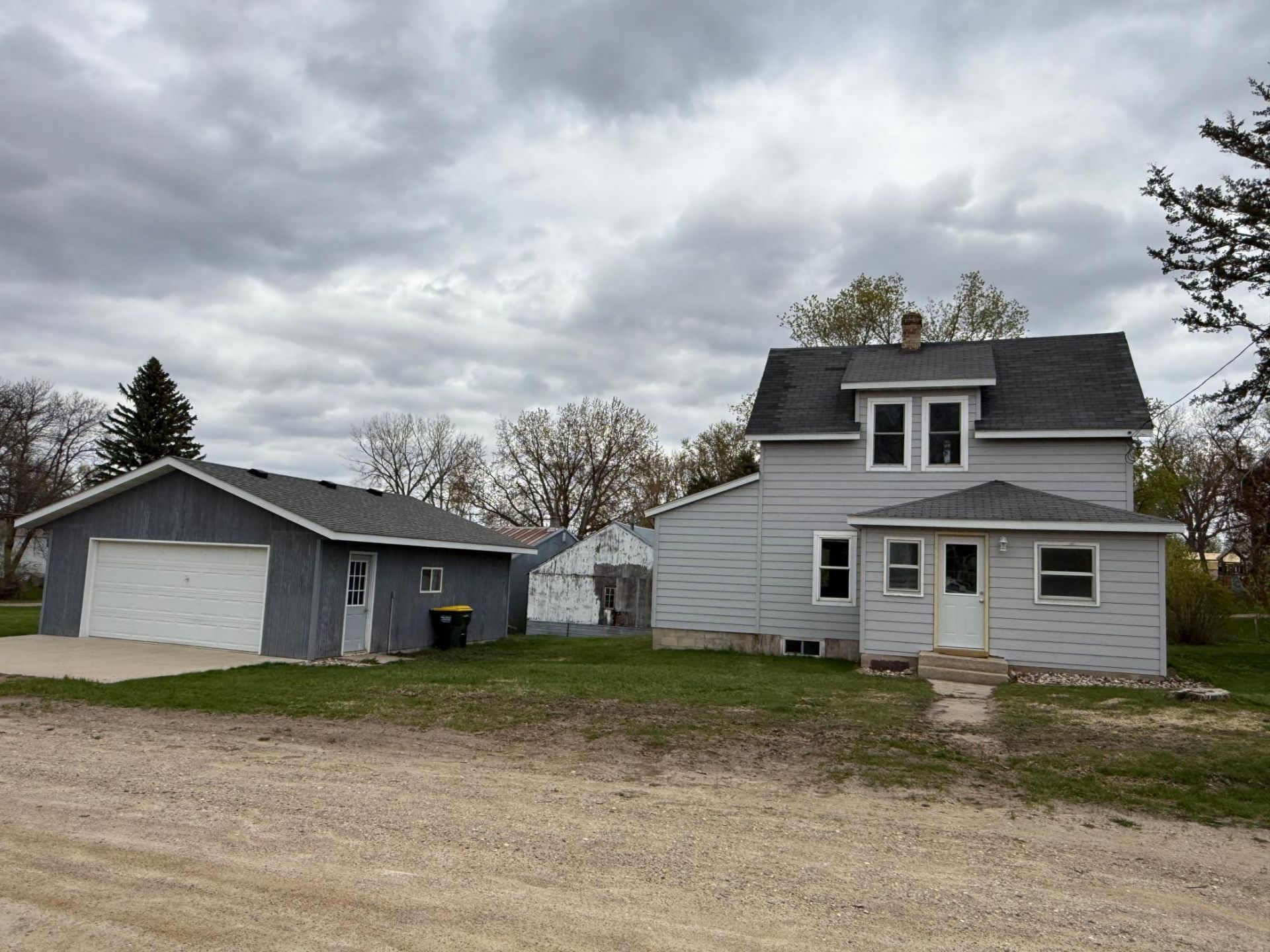 407 Shortline Avenue, Sunburg, MN 56289