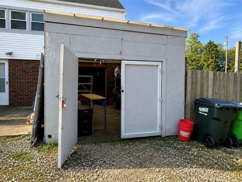 375 E Huston Street, Barberton, OH 44203 Photo 18