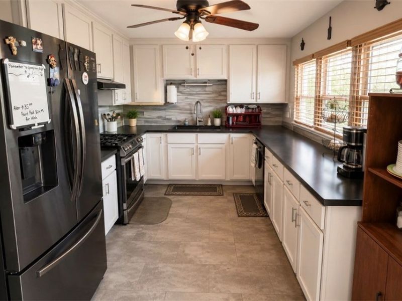 375 E Huston Street, Barberton, OH 44203 Photo 4