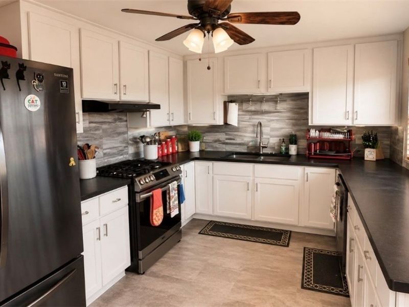 375 E Huston Street, Barberton, OH 44203 Photo 5