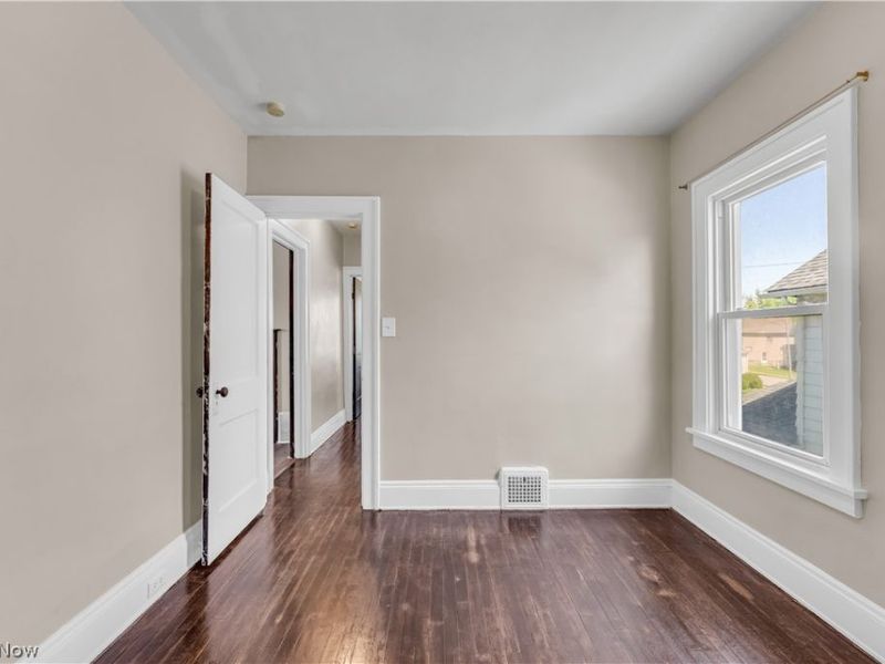 9404 Cardwell Avenue, Unit UP/2, Cleveland, OH 44105 Photo 12