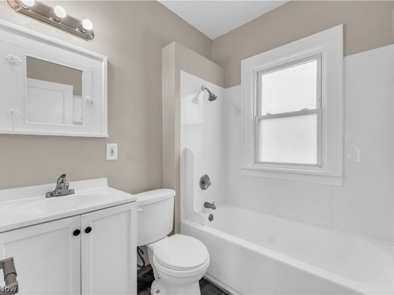9404 Cardwell Avenue, Unit UP/2, Cleveland, OH 44105 Photo 16