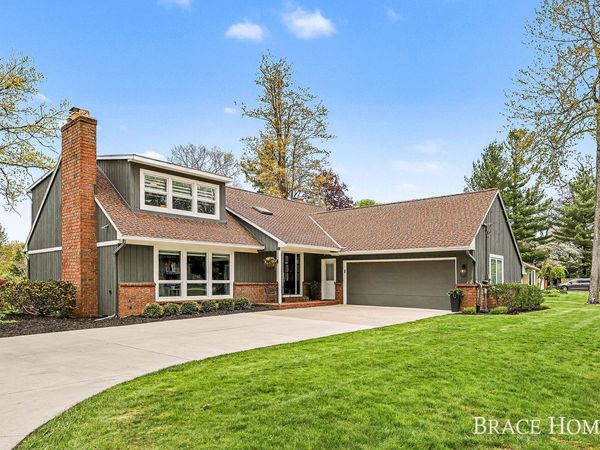 2793 Cascade Springs Drive SE, Grand Rapids, MI 49546