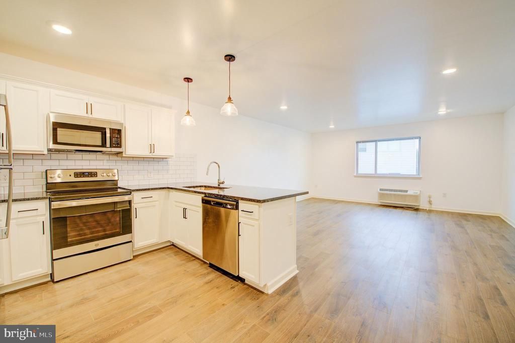 6649 Ridge Avenue , Unit B305, Philadelphia, PA 19128 Main Photo