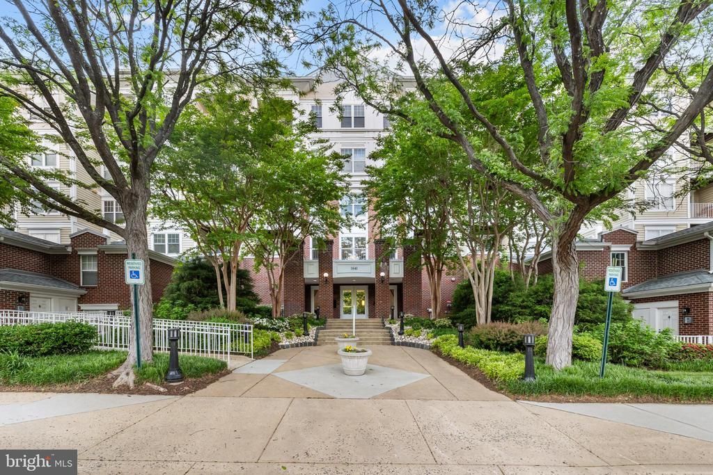 1641 International Drive , Unit 412, McLean, VA 22102 Main Photo
