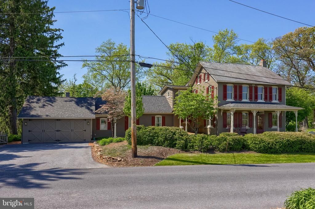 1522 HUNSECKER ROAD, BIRD IN HAND, PA 17505