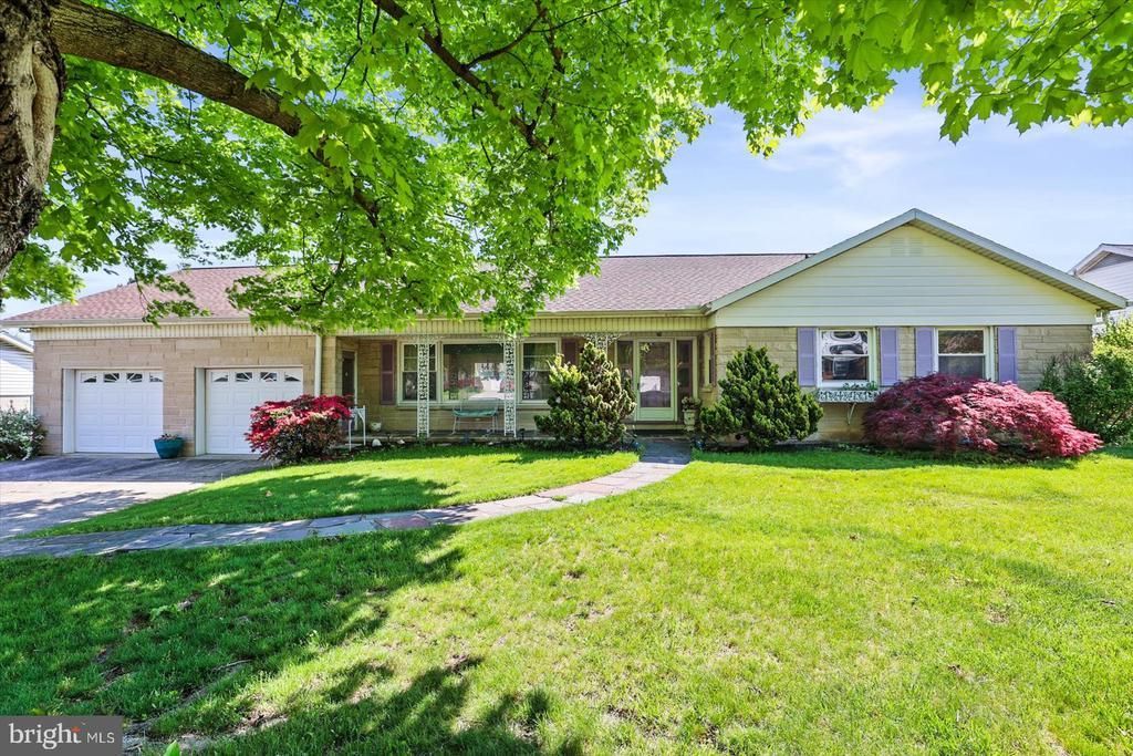 1445 Chapel Drive, York, PA 17404 Main Photo