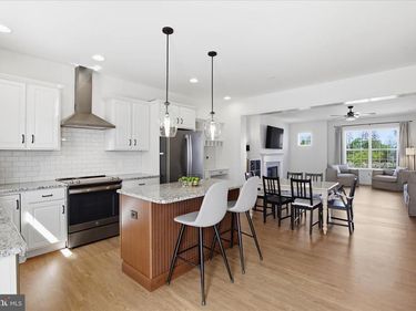 2429 SPRING WATER CIRCLE, LANCASTER, PA 17601
