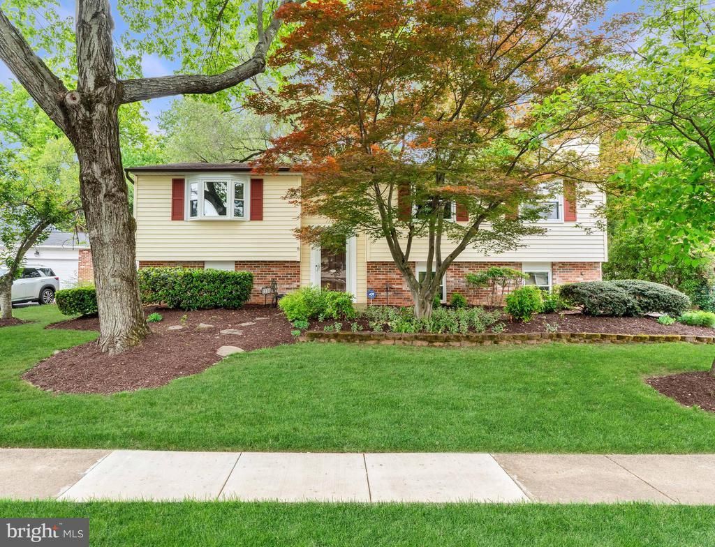 1105 Clarke Street , Herndon, VA 20170 Main Photo