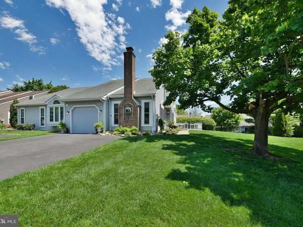 172 MEADOWVIEW COURT, LANGHORNE, PA 19047
