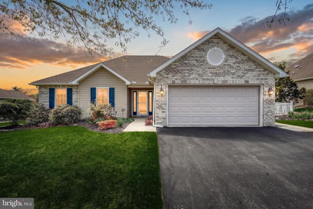 303 TOUCHSTONE DRIVE , CARLISLE, PA 17015