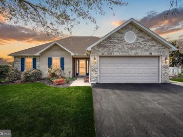303 TOUCHSTONE DRIVE, CARLISLE, PA 17015