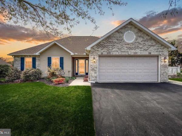 303 TOUCHSTONE DRIVE , CARLISLE, PA 17015