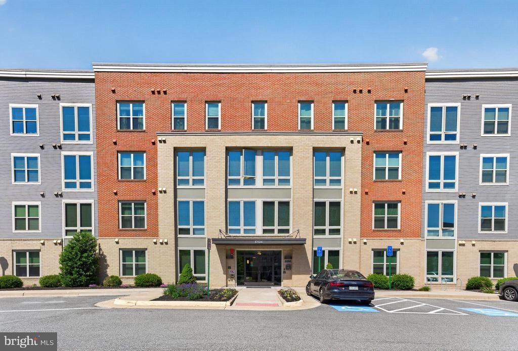 6104 Fairview Farm Drive, Unit 307, Alexandria, VA 22315 Main Photo