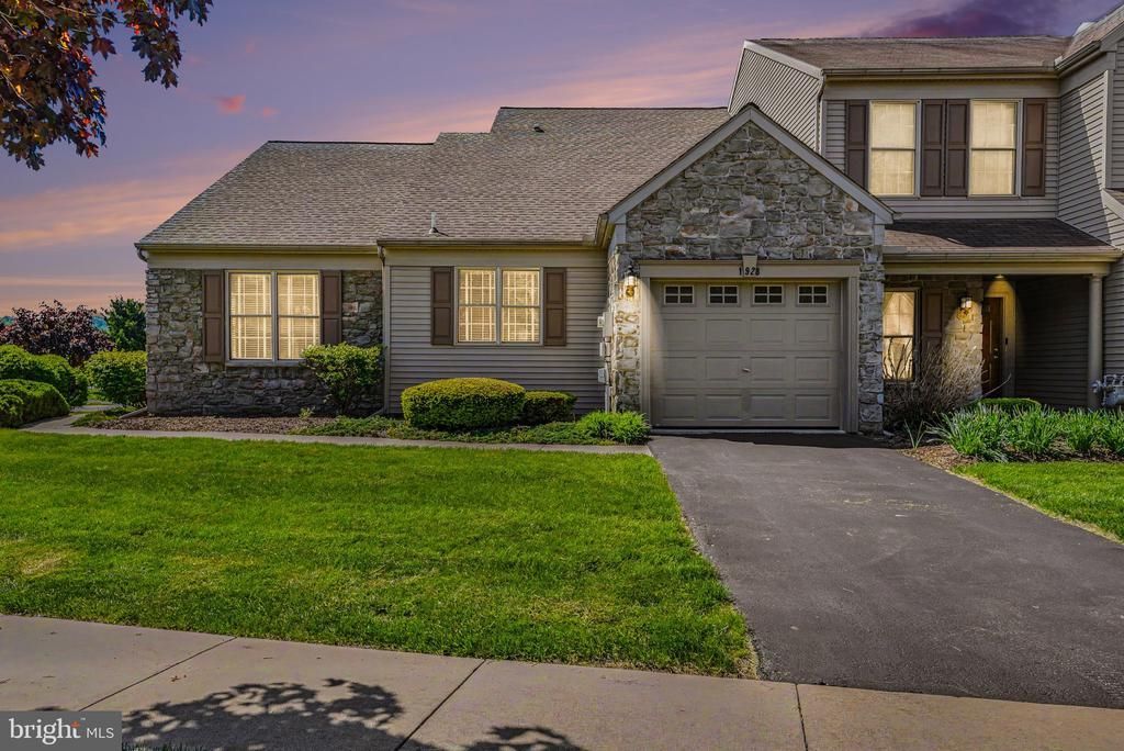1928 LIMESTONE DRIVE, HUMMELSTOWN, PA 17036