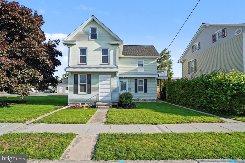 21 E Maple Street , Cleona, PA 17042 Main Photo