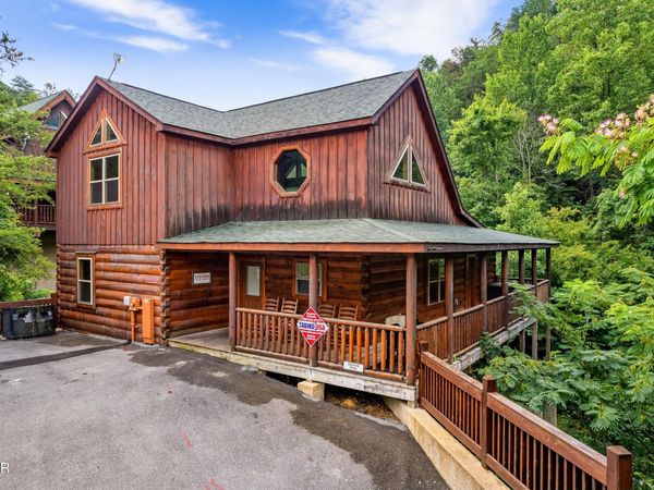 1924 Bear Creek Falls Way, Sevierville, TN 37876