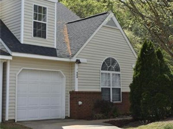 22 Pickwick Place, Greensboro, NC 27407