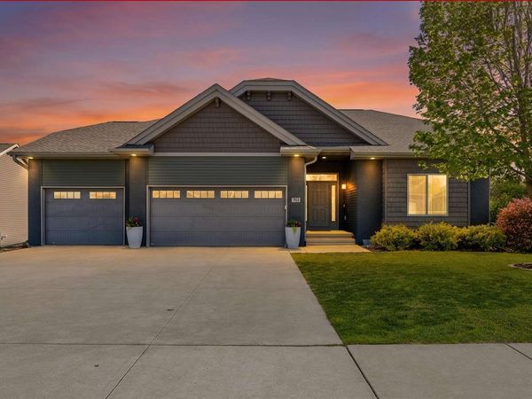 702 Raymond Drive, Solon, IA 52333