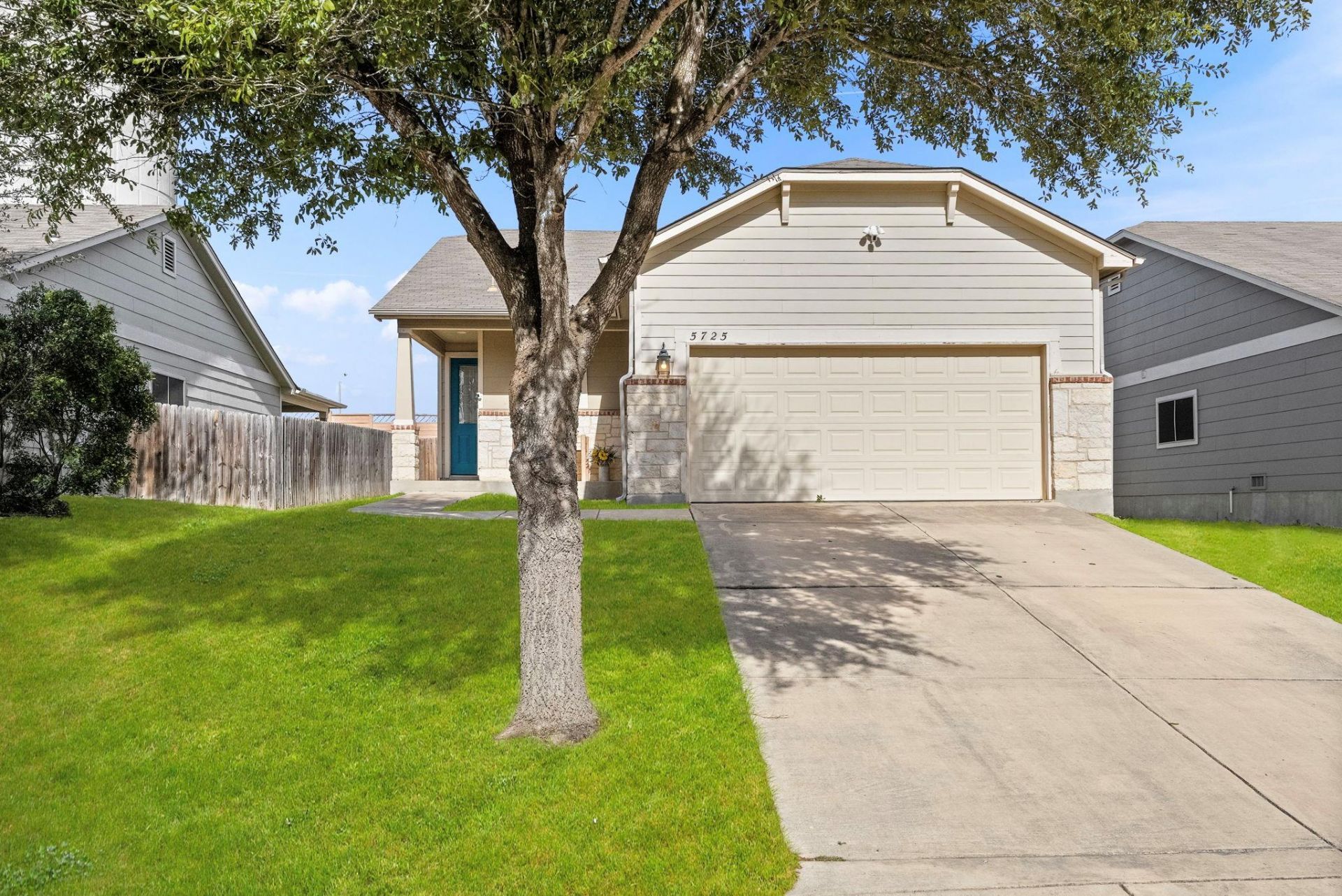 5725 Maxfli Dr, Schertz, TX 78108 Main Photo