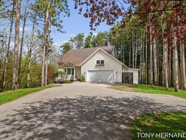 102 Sagamore Trail SE, Lowell, MI 49331