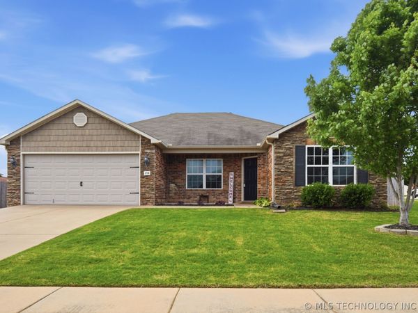 2709 W Charlotte Street , Broken Arrow, OK 74011