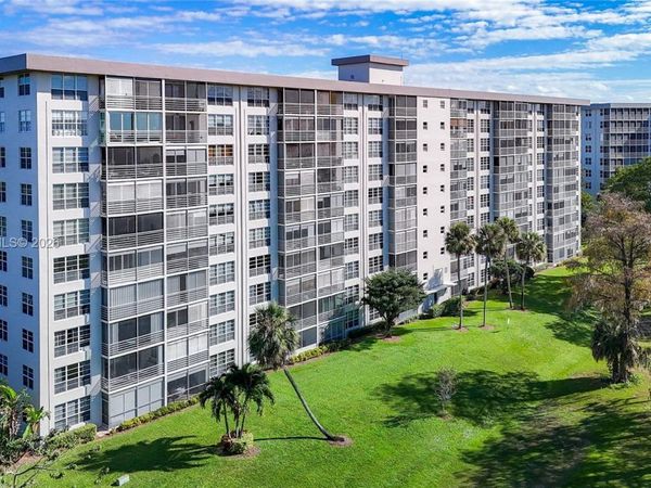 605 Oaks Dr , Unit 405, Pompano Beach, FL 33069