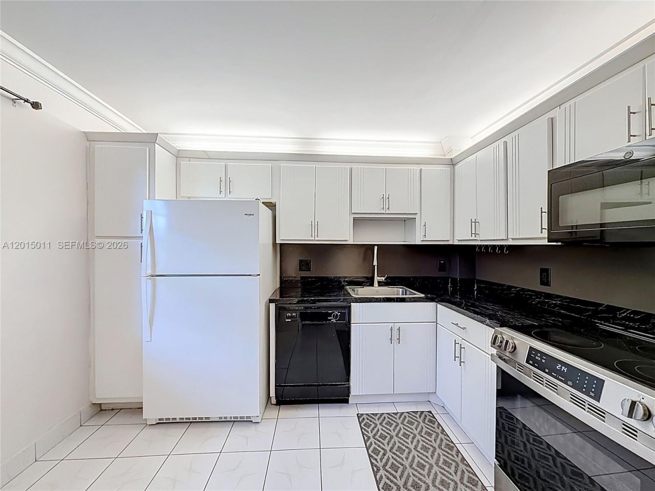 605 Oaks Dr, Unit 405, Pompano Beach, FL 33069 Photo
