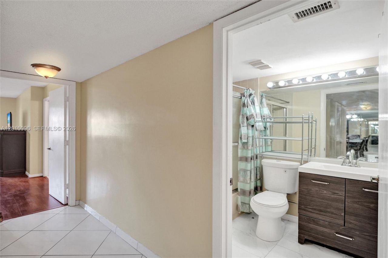 4960 E Sabal Palm Blvd , Unit 203, Tamarac, FL 33319 Photo