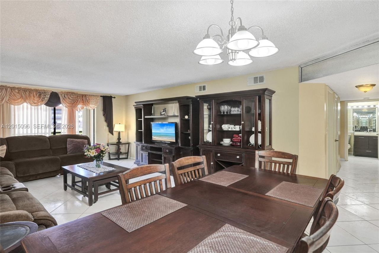4960 E Sabal Palm Blvd , Unit 203, Tamarac, FL 33319 Photo