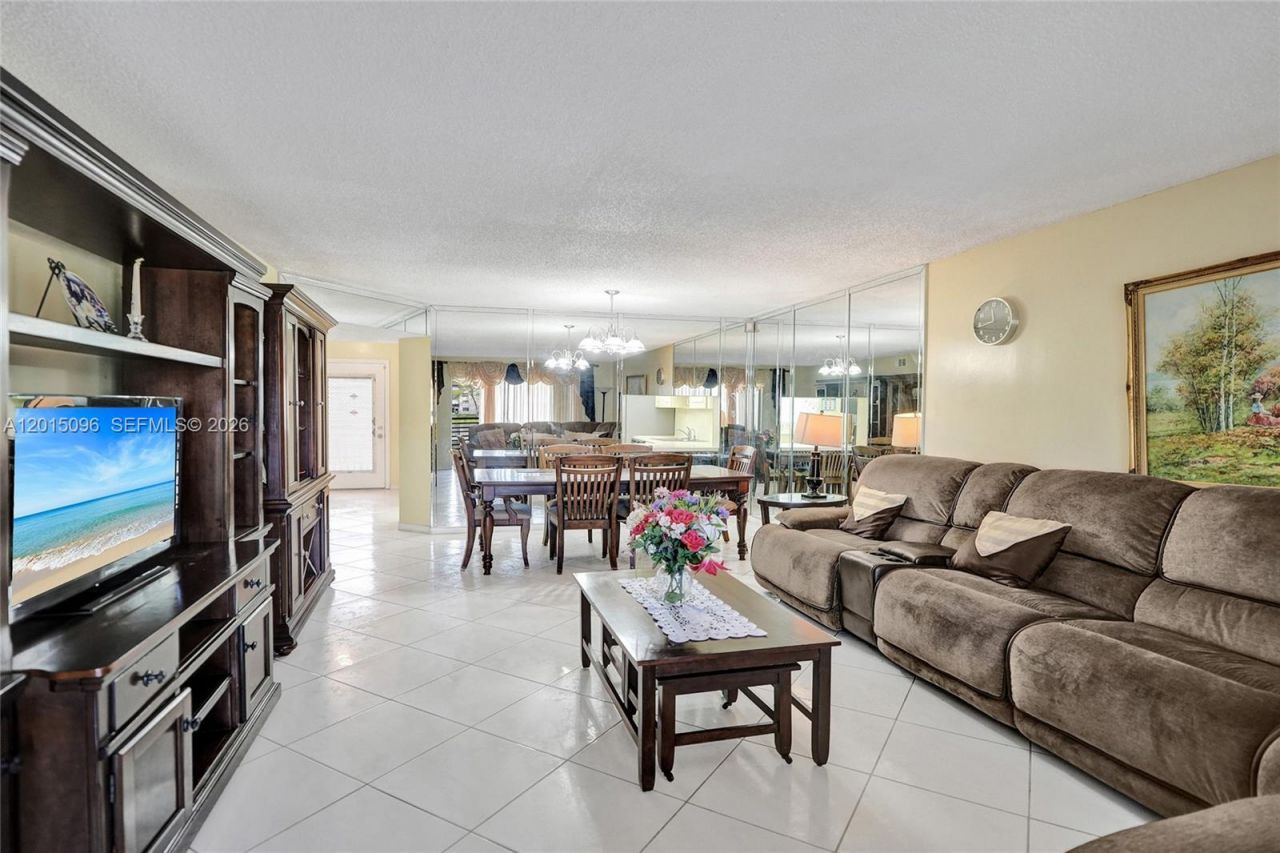4960 E Sabal Palm Blvd , Unit 203, Tamarac, FL 33319 Photo