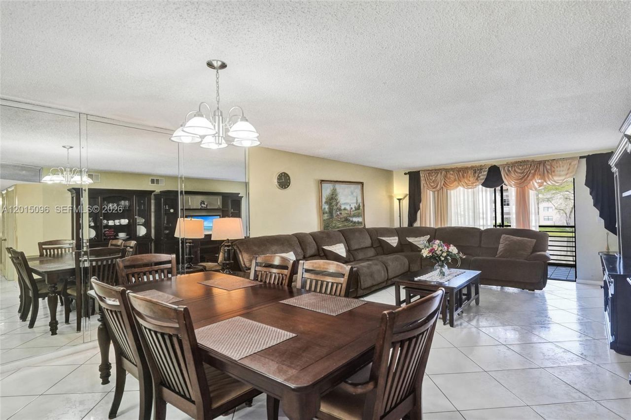 4960 E Sabal Palm Blvd , Unit 203, Tamarac, FL 33319 Photo