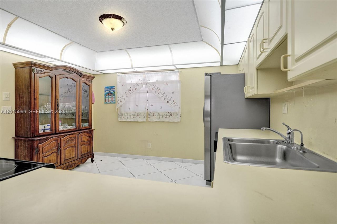 4960 E Sabal Palm Blvd , Unit 203, Tamarac, FL 33319 Photo