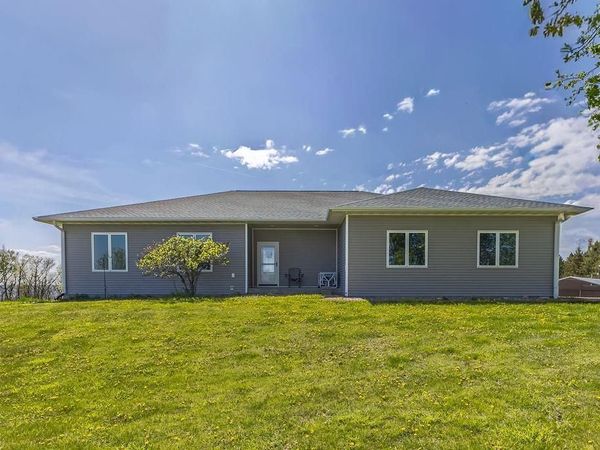 S3565 Rooster Ridge Lane, Fountain City, WI 54629