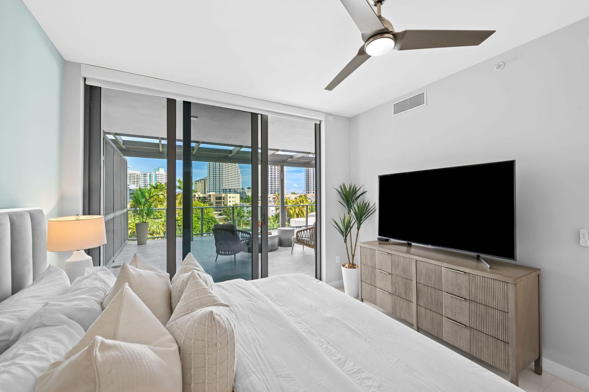 435 Bayshore Drive, Unit 302, Fort Lauderdale, FL 33304 Photo