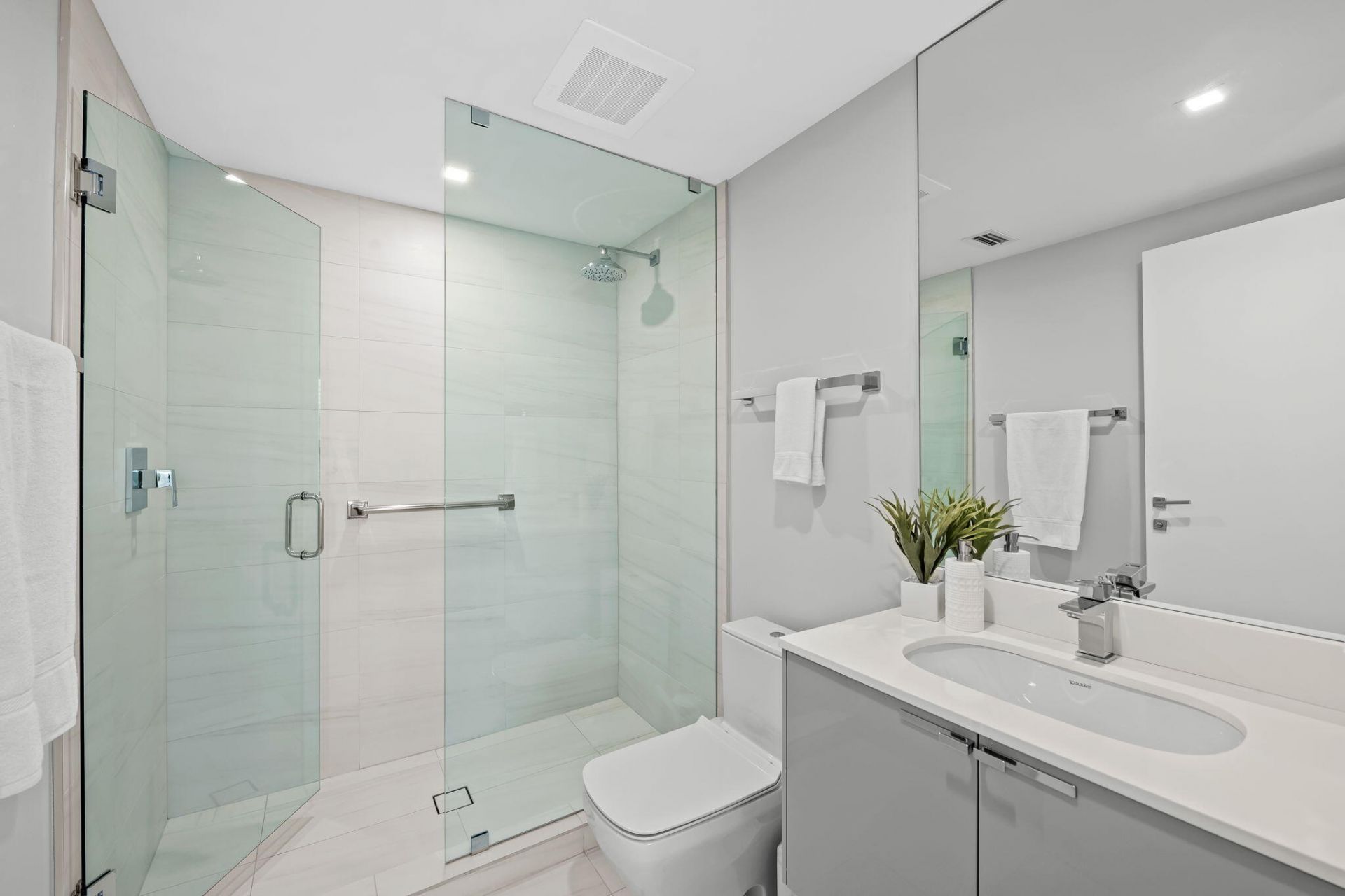 435 Bayshore Drive, Unit 302, Fort Lauderdale, FL 33304 Photo
