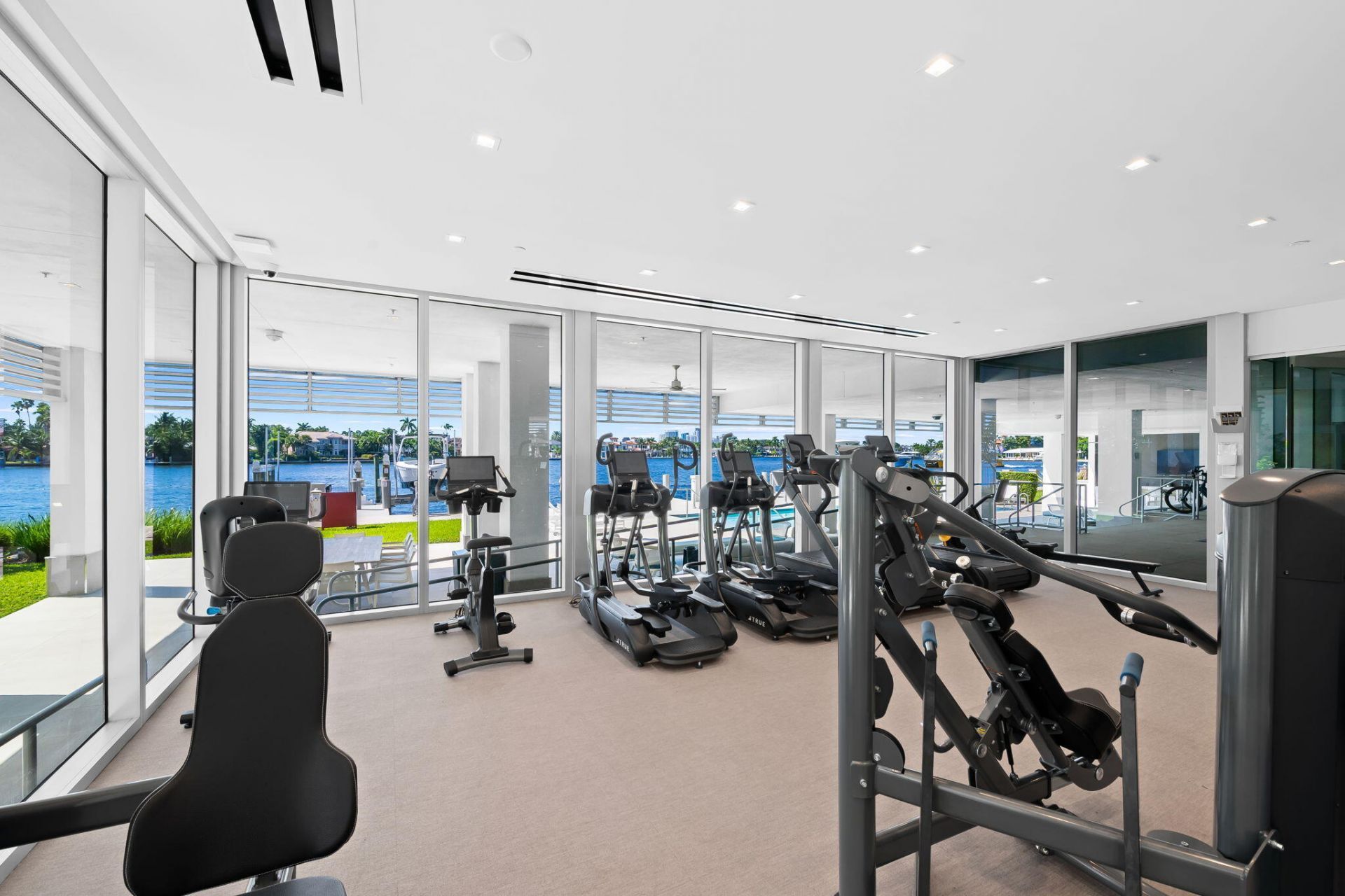 435 Bayshore Drive, Unit 302, Fort Lauderdale, FL 33304 Photo
