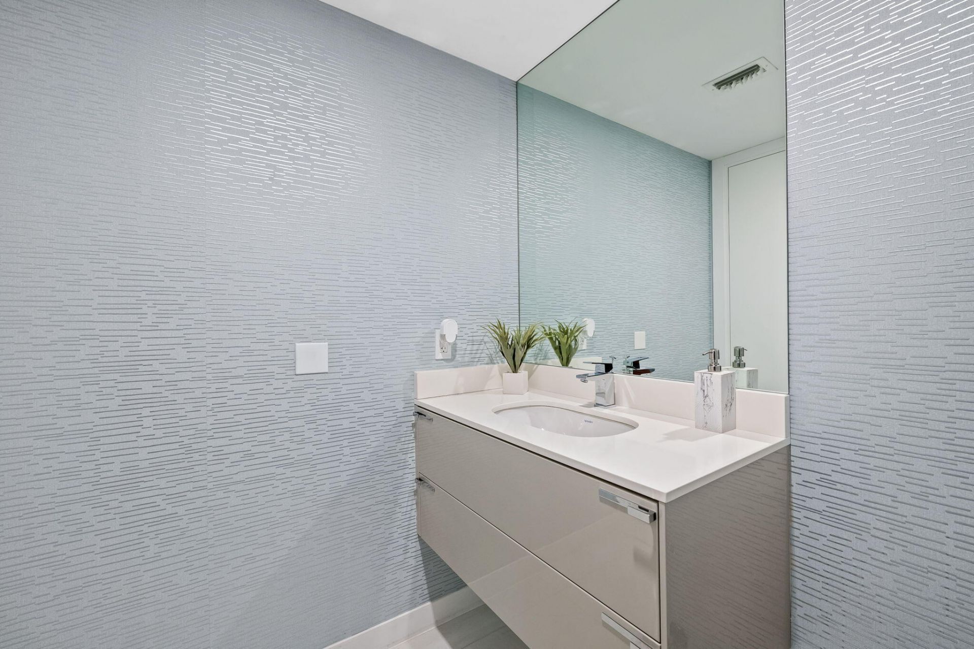 435 Bayshore Drive, Unit 302, Fort Lauderdale, FL 33304 Photo