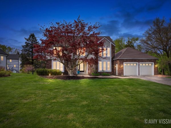 3415 N Applecrest Court SE, Ada, MI 49301