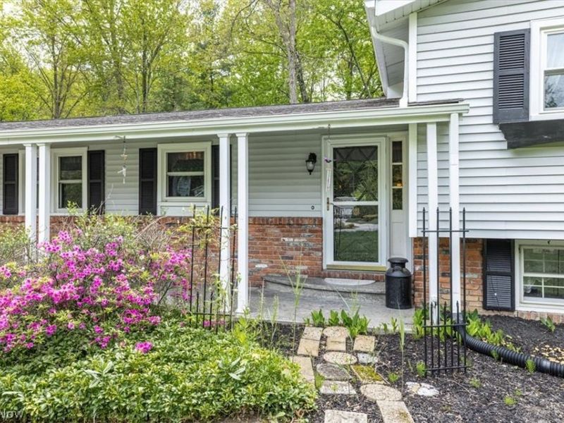 9412 Beaver Creek Drive, Mentor, OH 44060 Photo 2