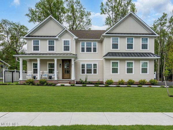 15 Charleston Street, Farmingdale, NJ 07727