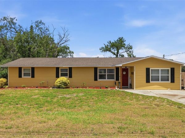 37325 VERO LANE , DADE CITY, FL 33525