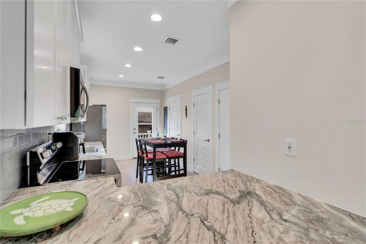 340 6th Street E, Bradenton, FL 34208 Photo