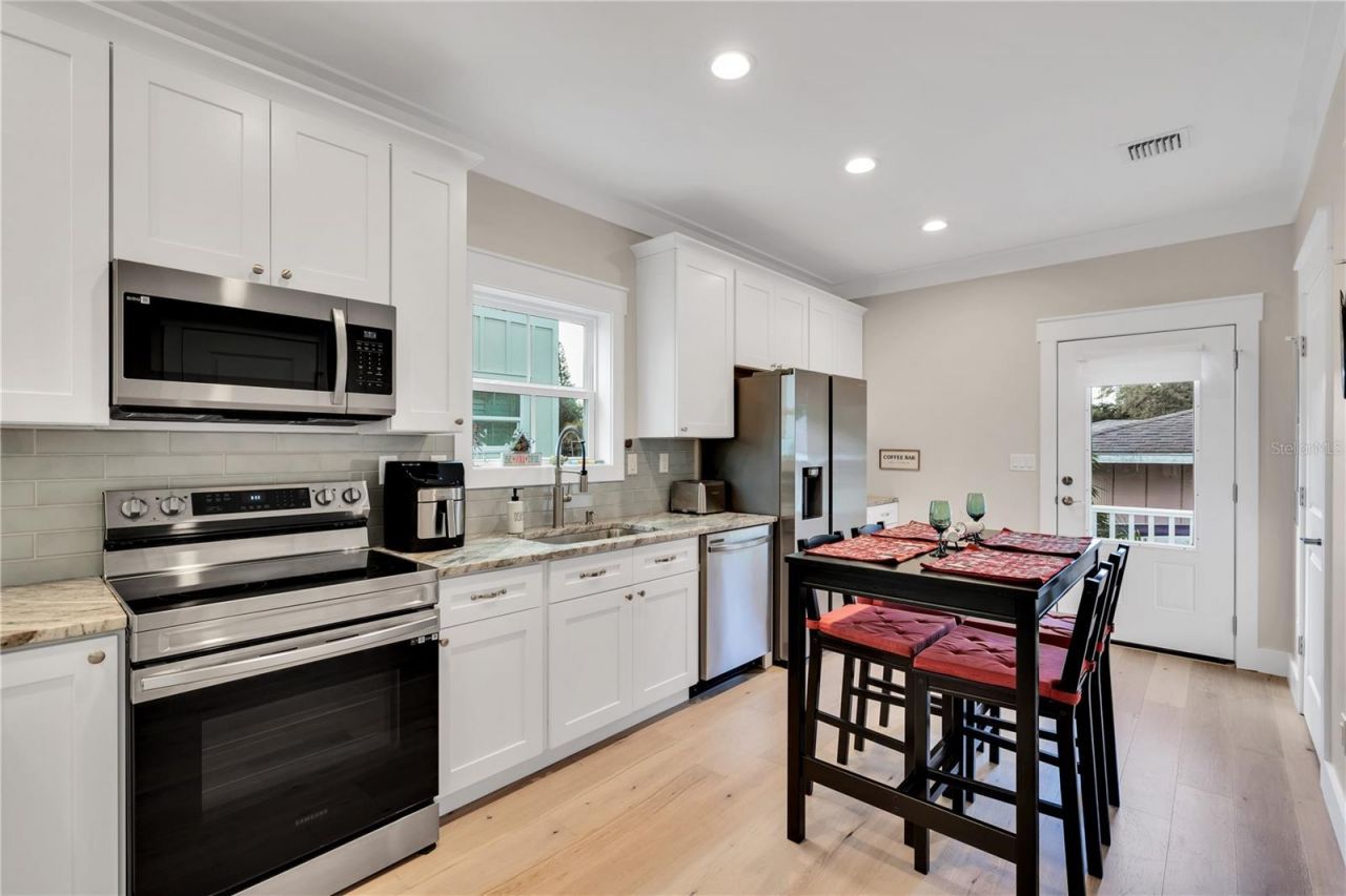 340 6th Street E, Bradenton, FL 34208 Photo