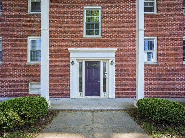 390 Morris Ave, Unit 8, Summit, NJ 07901